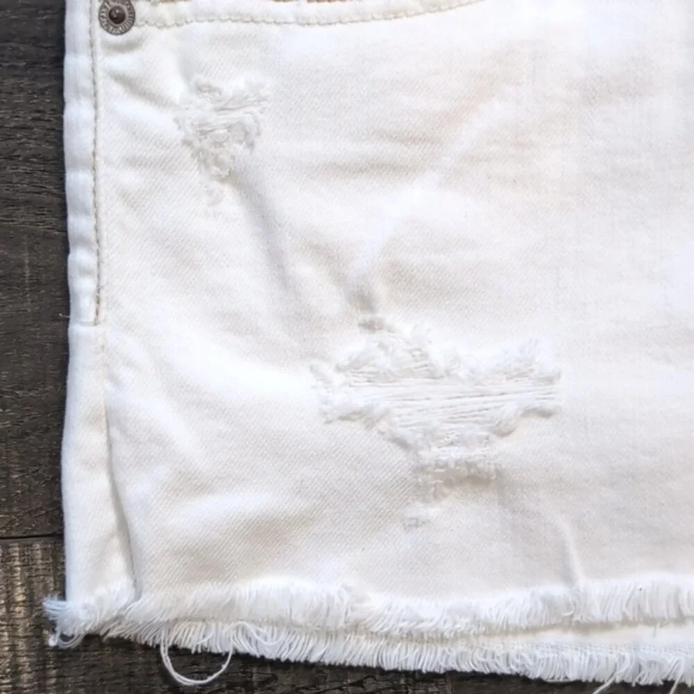 💠 American Eagle White Distressed Denim Mini Skirt Womens Size 6 Stretch - Picture 4 of 12